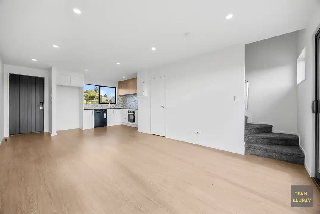 For rent, No Pet, No smoker, 2 beds 1.5 baths townhouse with car park, Available now, 18 Kaititiko Road, Karaka, Auckland