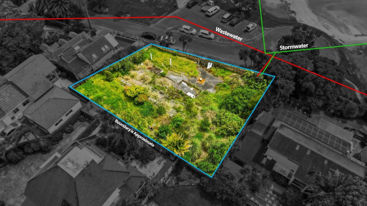 986m2 section with Sea Views, THE VENDOR IS CURRENTLY IN THE PROCESS OF OBTAINING A RESOURCE CONSENT for a four-lot subdivision with two vehicle crossings. 6 Bluff Terrace, Hillsborough, Auckland