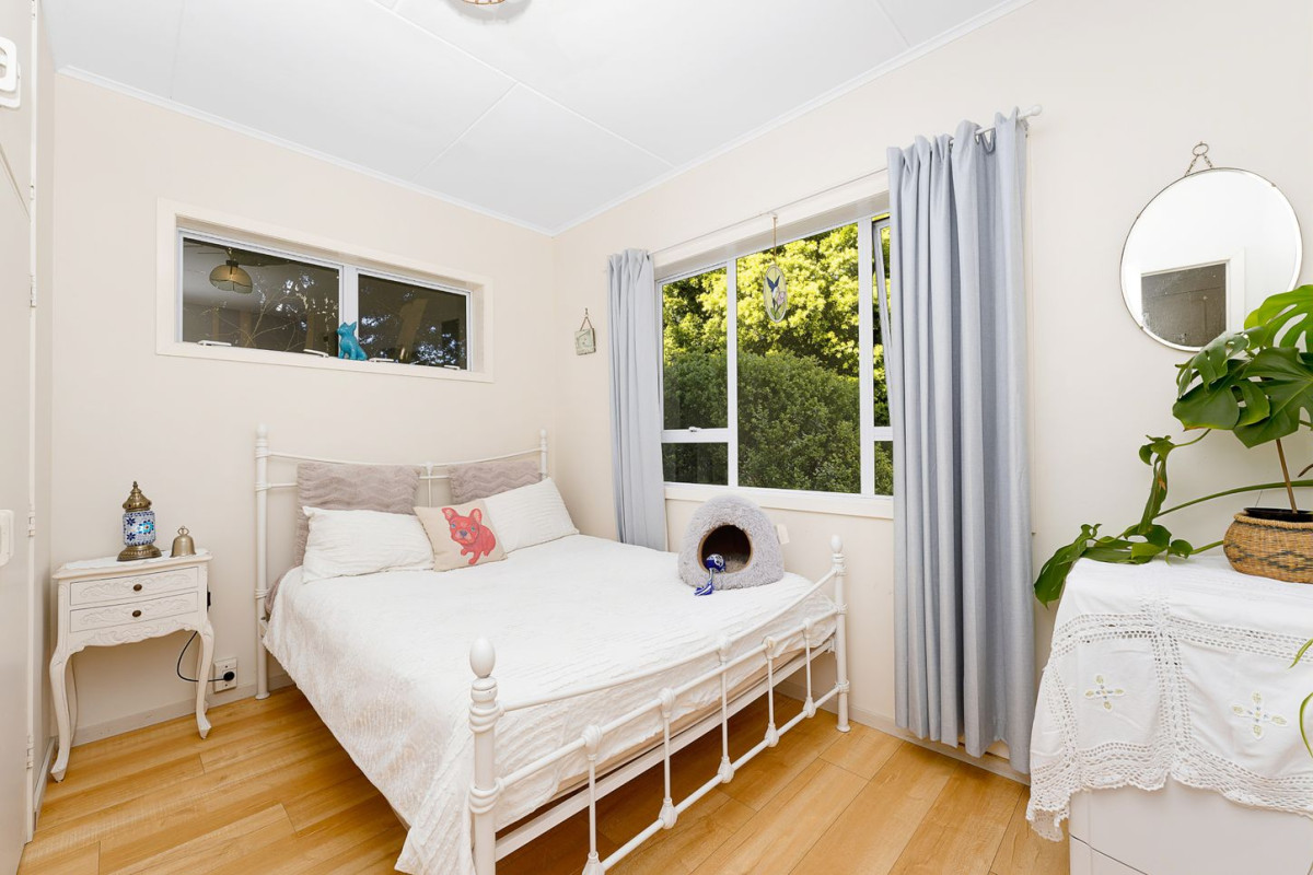 6824m2 Lifestyle section, 3 beds 1 bath house with 4 garage, 116 Chamberlain Road, Massey, Auckland