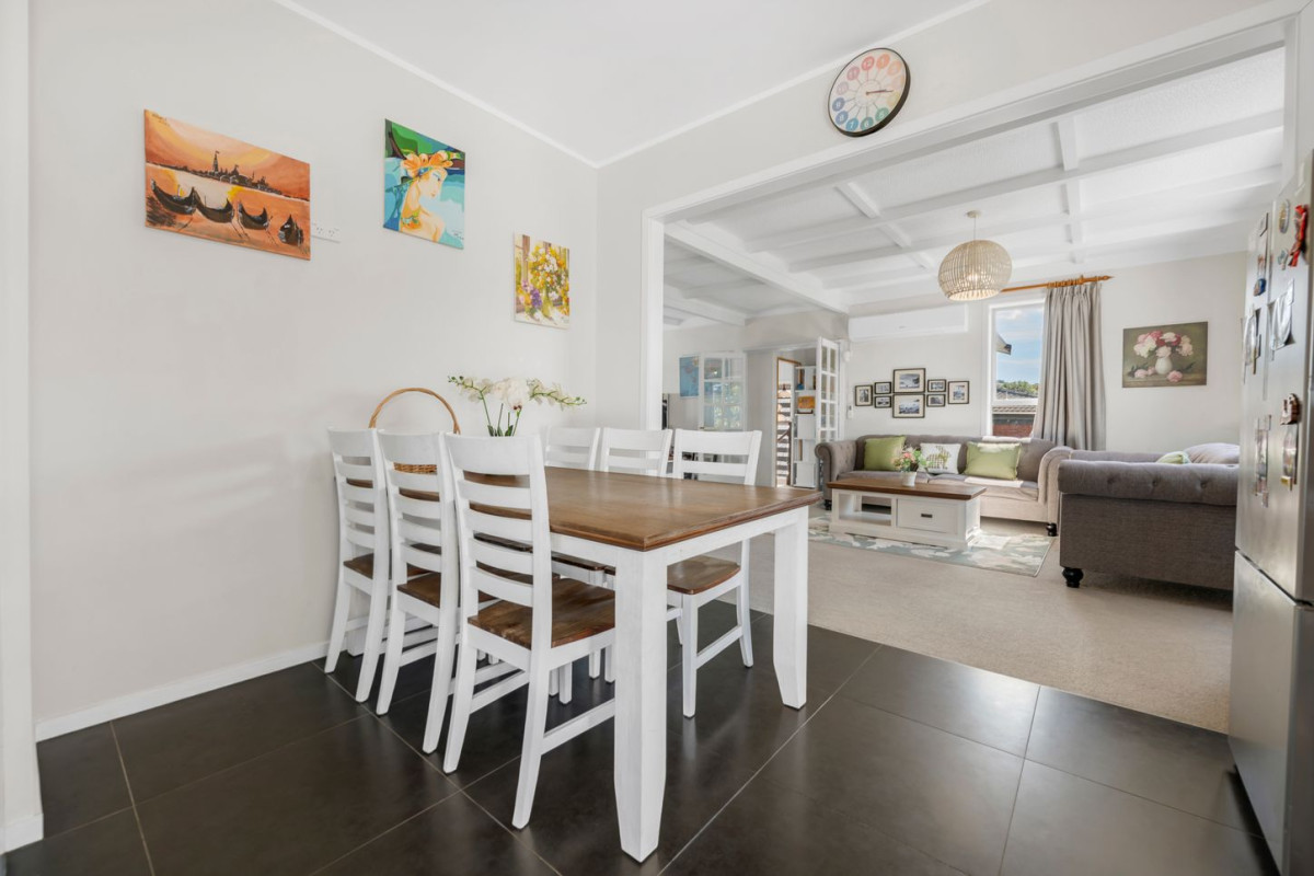 Highly Motivated Vendors, Ignore the CV, 246m2 Brick and tile 5 beds 2 baths house with carport, 55 Athens Road, Onehunga, Auckland