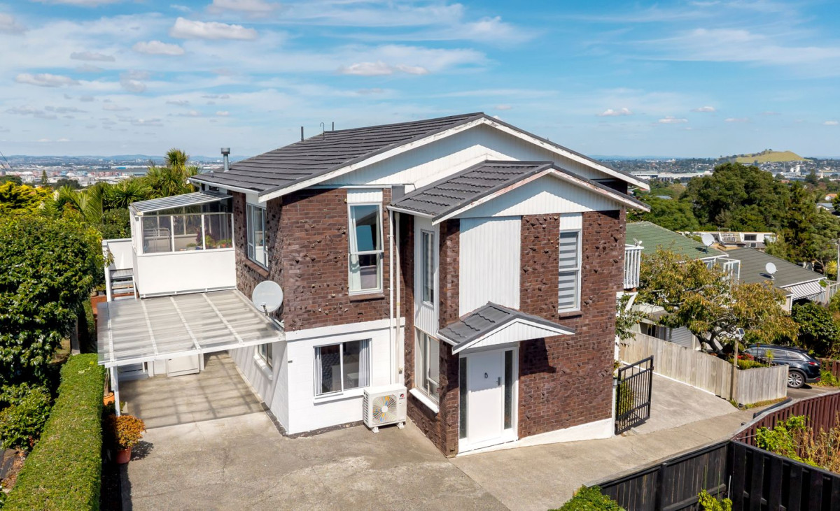 Highly Motivated Vendors, Ignore the CV, 246m2 Brick and tile 5 beds 2 baths house with carport, 55 Athens Road, Onehunga, Auckland