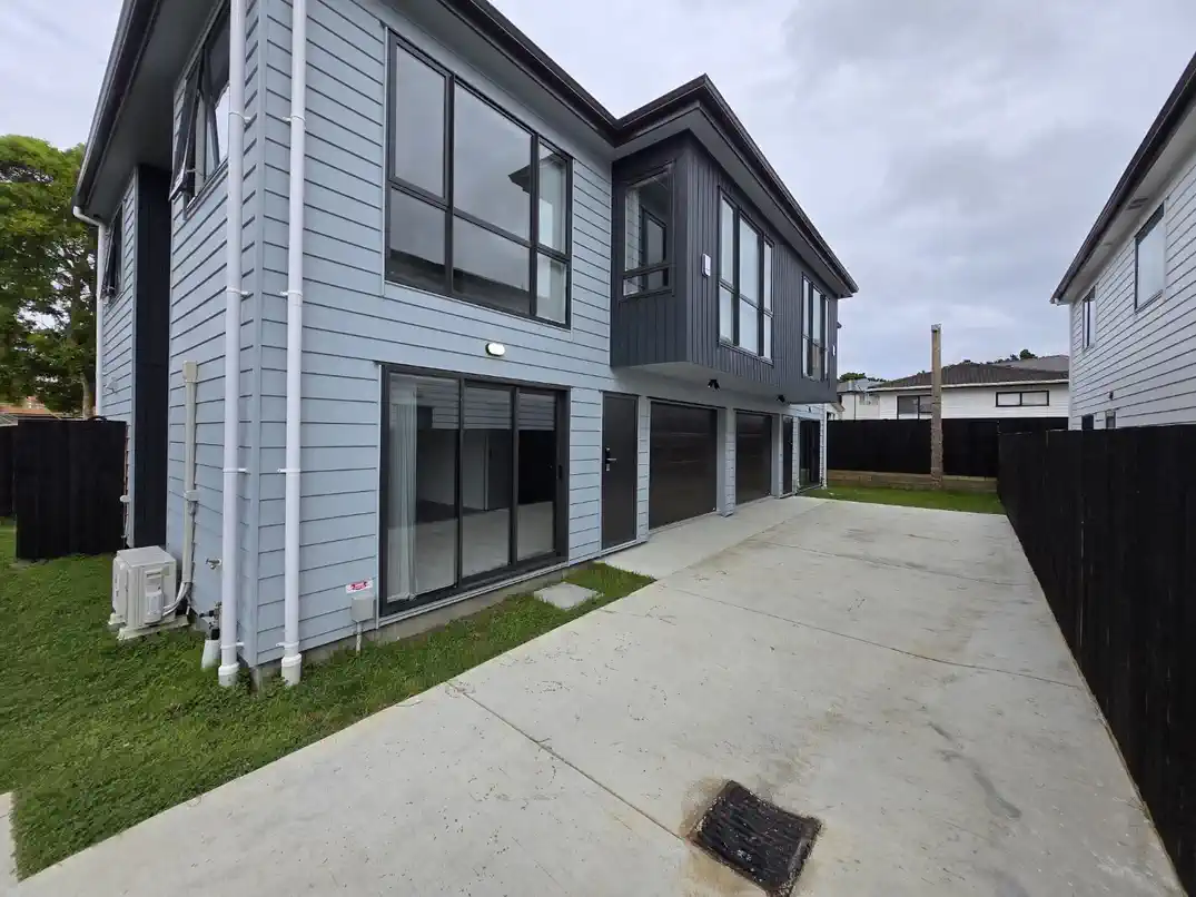 For rent, 3 beds 2 baths home with garage, Available from 4th September, 50 Innismara Avenue, Wattle Downs, Auckland
