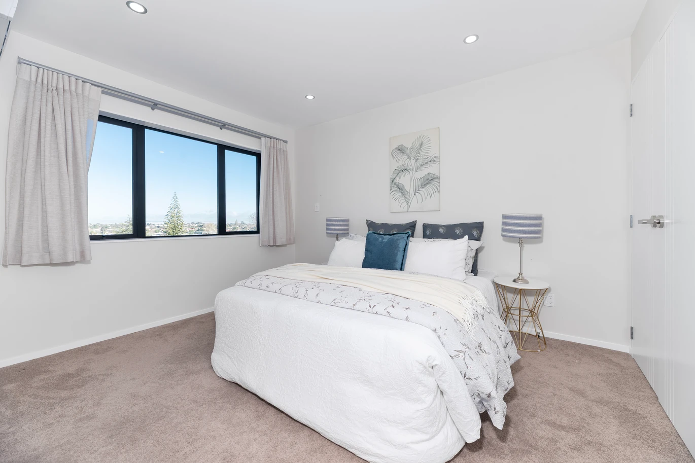 4 beds (3 ensuites) 4 baths home with garage, 1 ensuite ground floor, 1/18 Hutchinsons Road Bucklands Beach, Auckland