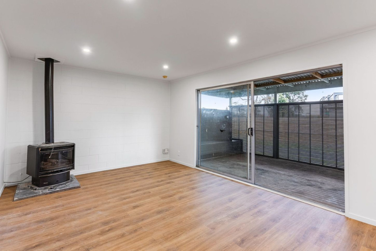 688m2 section, Renovated 3 beds 1 bath house, Double garage has been converted into two extra rooms, 32 Idlewild Avenue, Mangere, Auckland
