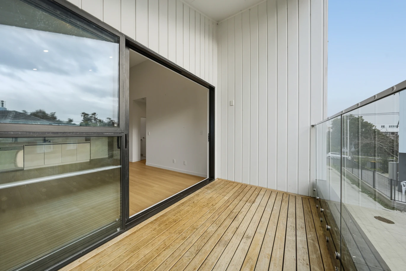 2 beds + study/office, 1.5 baths duplex home with car park, 7/29 Te Koa Road Panmure, Auckland