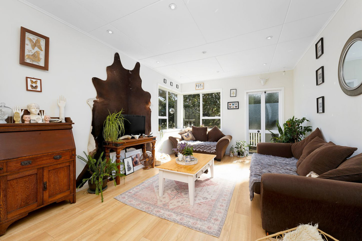6824m2 Lifestyle section, 3 beds 1 bath house with 4 garage, 116 Chamberlain Road, Massey, Auckland