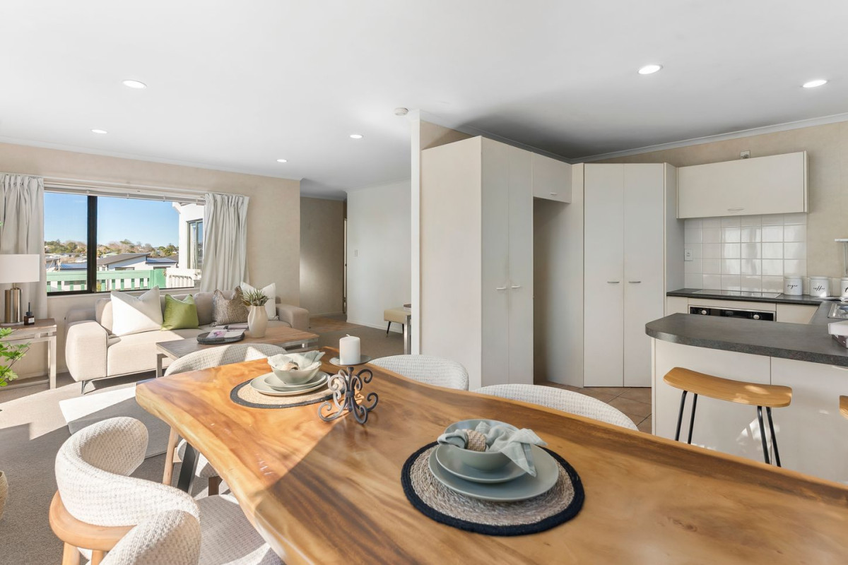 324m2 section, 145m2 Freehold 3 beds 1 bath home with double garage, 1A Eaglen Place, Howick, Auckland