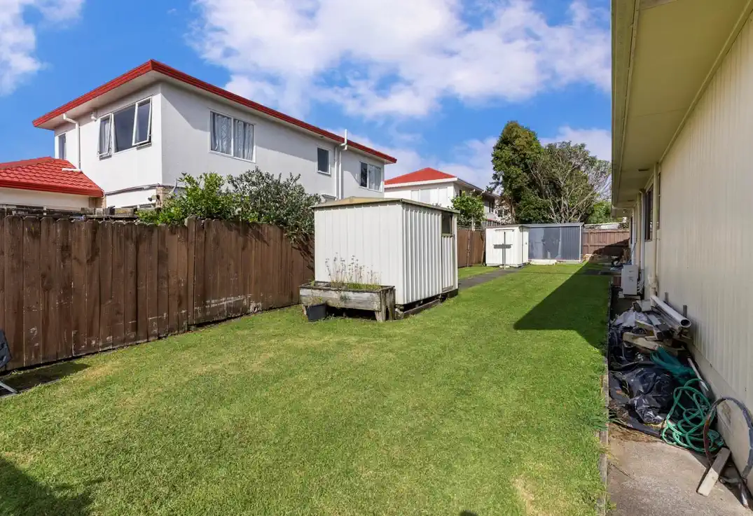 For rent, No pets, no smokers, 3 beds 2 baths house with double garage, available from 14th August, 16 Hayes Place, Half Moon Bay, Auckland