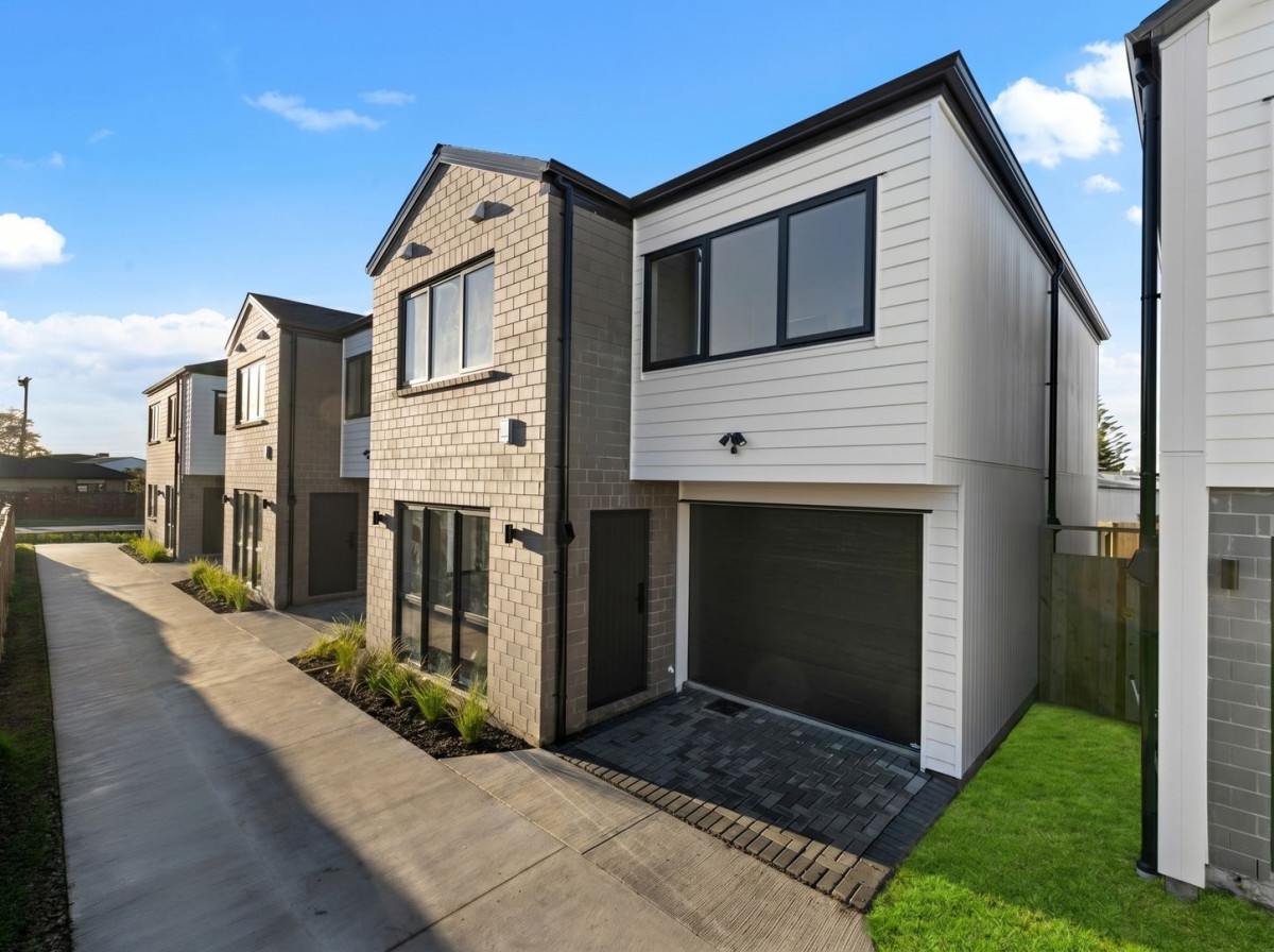 Brandnew 4 beds 3.5 baths home with garage, 5/35 Royton Avenue, Mangere East, Auckland