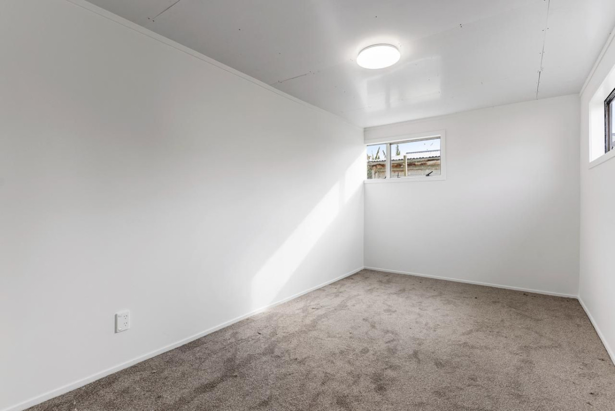 688m2 section, Renovated 3 beds 1 bath house, Double garage has been converted into two extra rooms, 32 Idlewild Avenue, Mangere, Auckland