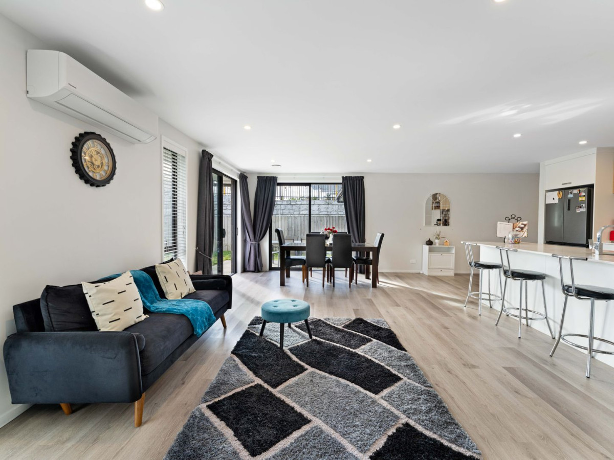 Owner cashing out, 472m2 section, Brick and tile 4 beds 2 baths house with double garage, 25 Dumas Place, Papakura, Auckland