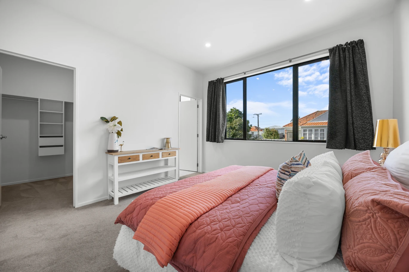 Standalone 4 beds 3 baths home with garage, 4A Cullen Avenue Mount Roskill, Auckland