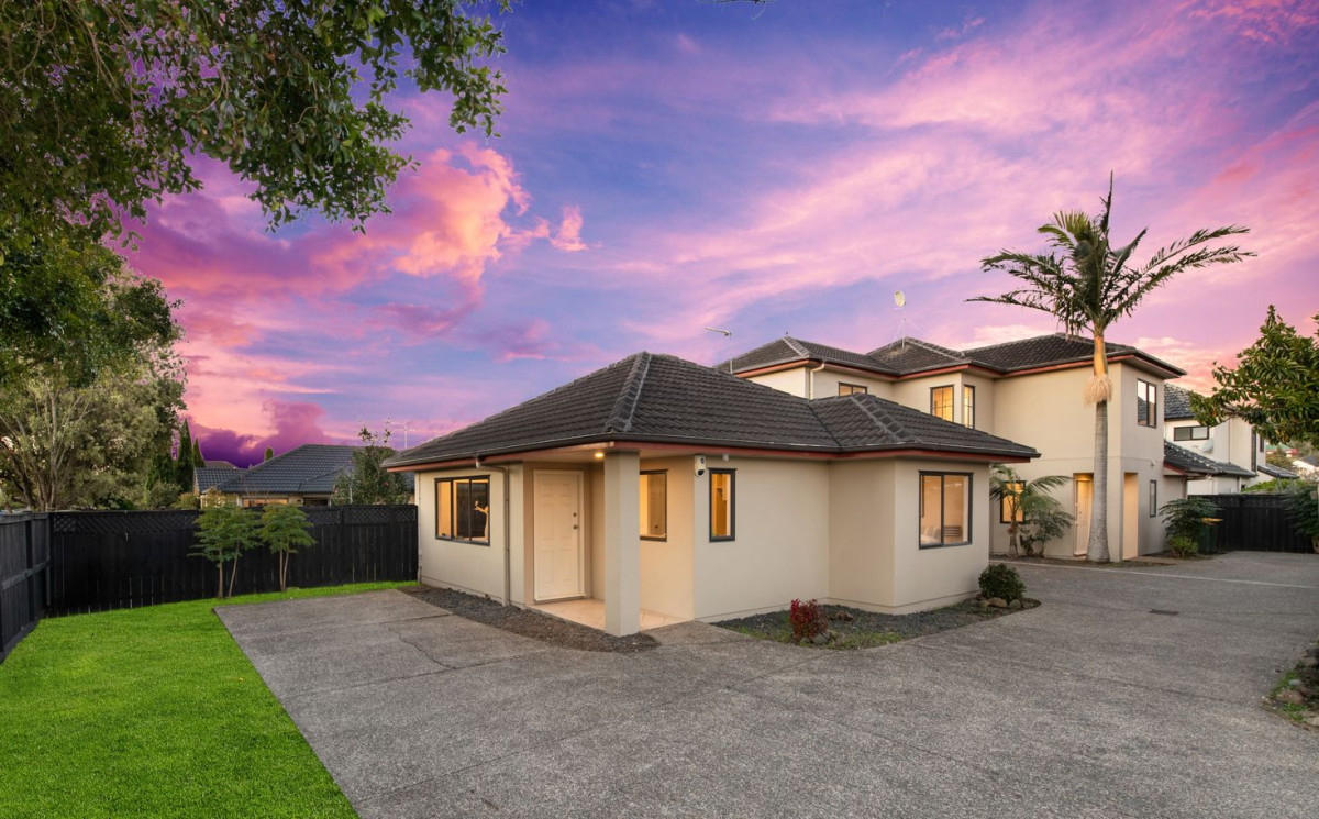 609m2 section, Home and income, Botany Downs Secondary College zone, 6 beds 3 baths house with double garage and 2 beds granny, Originally built by Spaceline Homes (Fletcher Homes), 373 Chapel Road, East Tamaki, Auckland