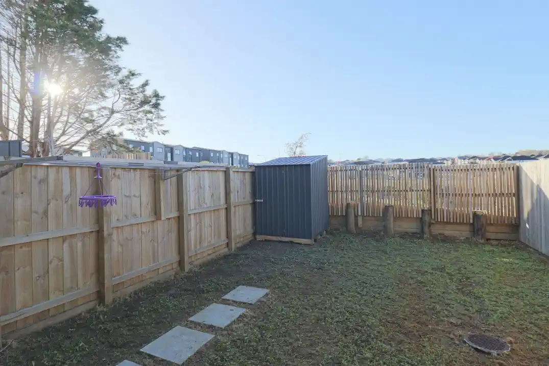 For rent, Fully furnished, 3 beds 2 baths townhouse with car park, Available from 22nd September, 10 Serpent Road, Flat Bush, Auckland
