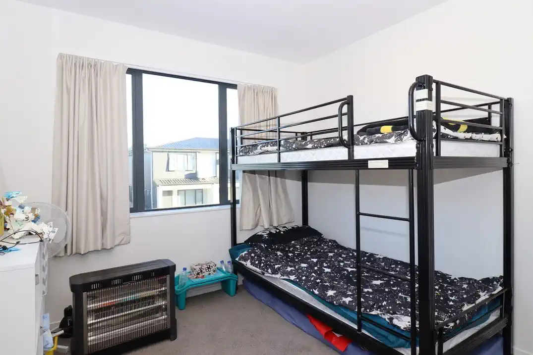 For rent, Fully furnished, 3 beds 2 baths townhouse with car park, Available from 22nd September, 10 Serpent Road, Flat Bush, Auckland