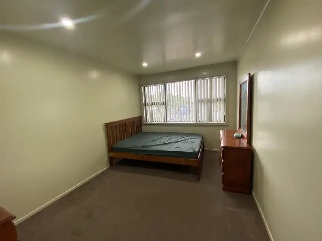 For rent, Fully furnished 3 beds 1 bath unit with 2 car parks, Available from 16th September, 1/24 Atkinson Avenue, Otahuhu, Auckland