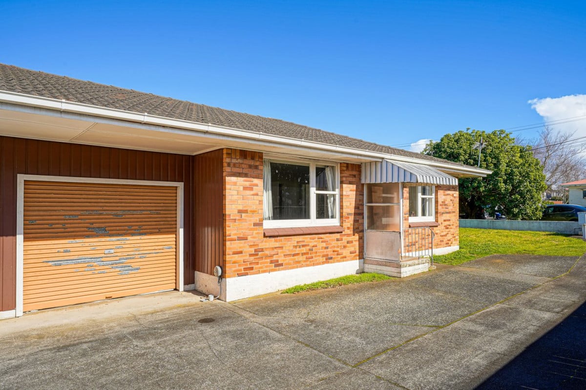 Brick and tile 3 beds 1 bath home with garage, 1/93 Symonds Street, Royal Oak, Auckland