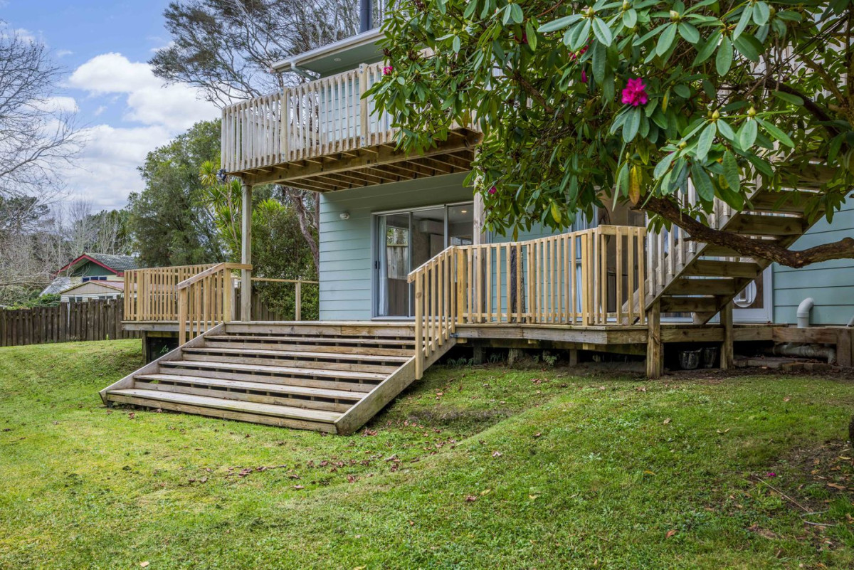 958m2 section, 4 beds + study 2 baths house with double garage, 37 Onedin Place, Titirangi, Auckland