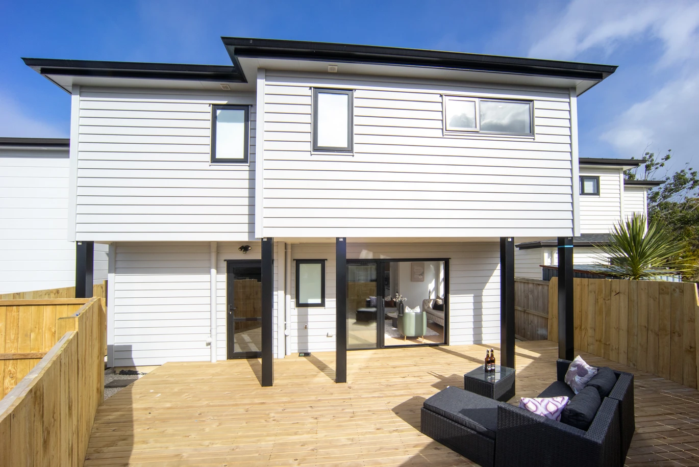 Brandnew standalone 3 beds 2.5 baths home with garage, 20C Castleford Street Green Bay, Auckland