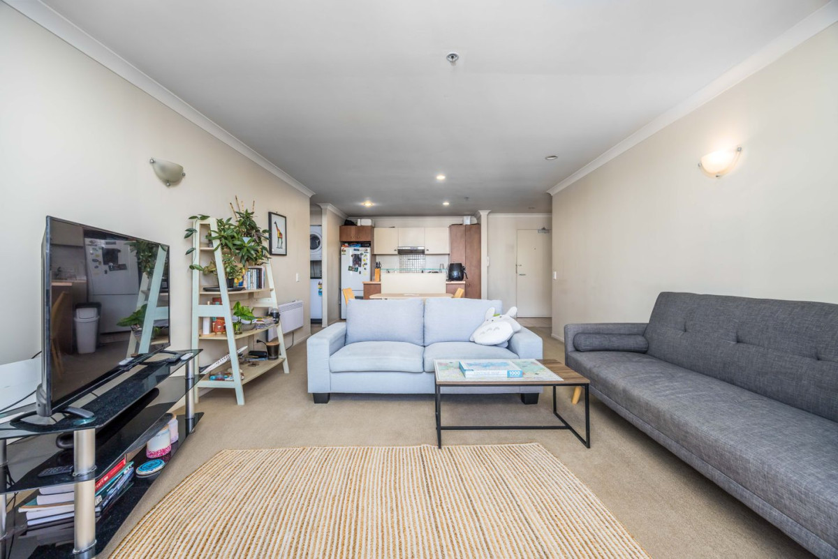 Triple Grammar school zone (AGS, AGGS, MAGS), 80m2 Freehold 2 beds 2 baths apartment with car park, 2M/160 Symonds Street, Grafton, Auckland