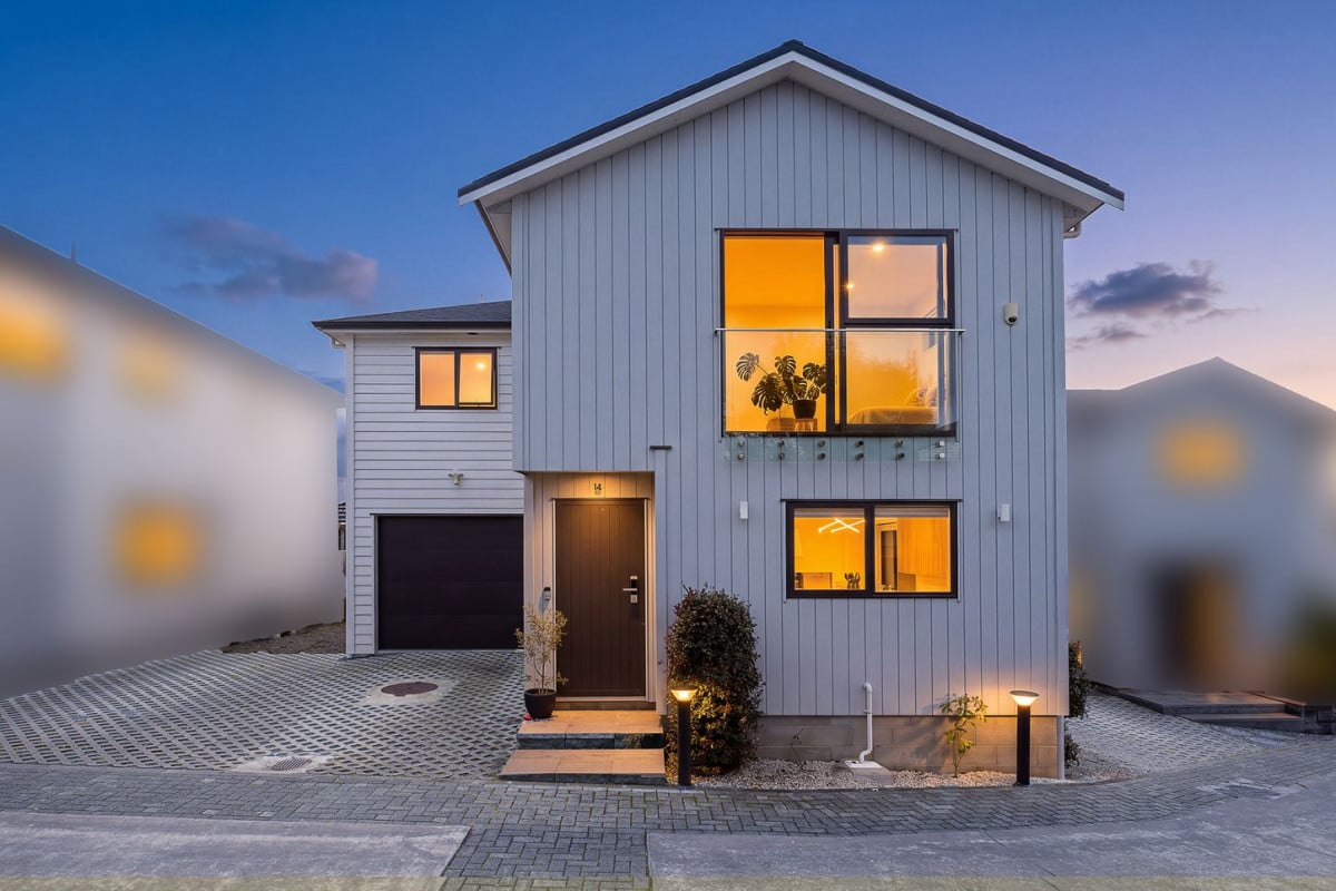 Standalone 3 beds 2.5 baths home with garage, 14E Kelwyn Road, Kelston, Auckland