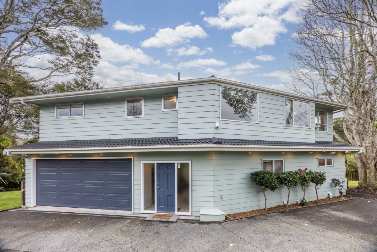 958m2 section, 4 beds + study 2 baths house with double garage, 37 Onedin Place, Titirangi, Auckland