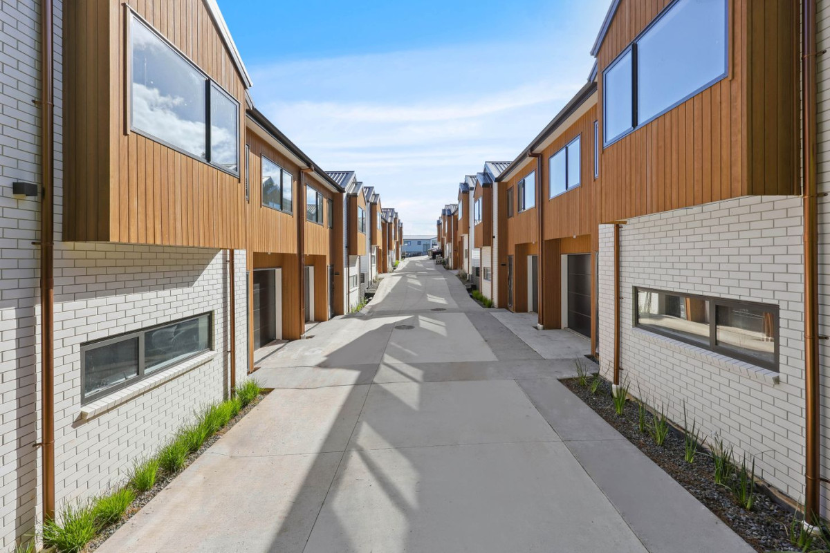 Price Dropped Again, Bring Your Offer, Brandnew freehold 3 beds 2.5 baths duplex home with garage, Next to a peaceful reserve, All conjunctions welcome – higher split offered. Lot 3 27 Red Hill Road, Papakura, Auckland