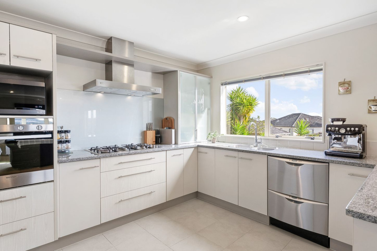 Kingsley-Built Family Haven in Mission Heights, Offered by its first owner since new, 4 beds 2.5 baths house with double garage, 11 Amaretto Avenue, Flat Bush, Auckland