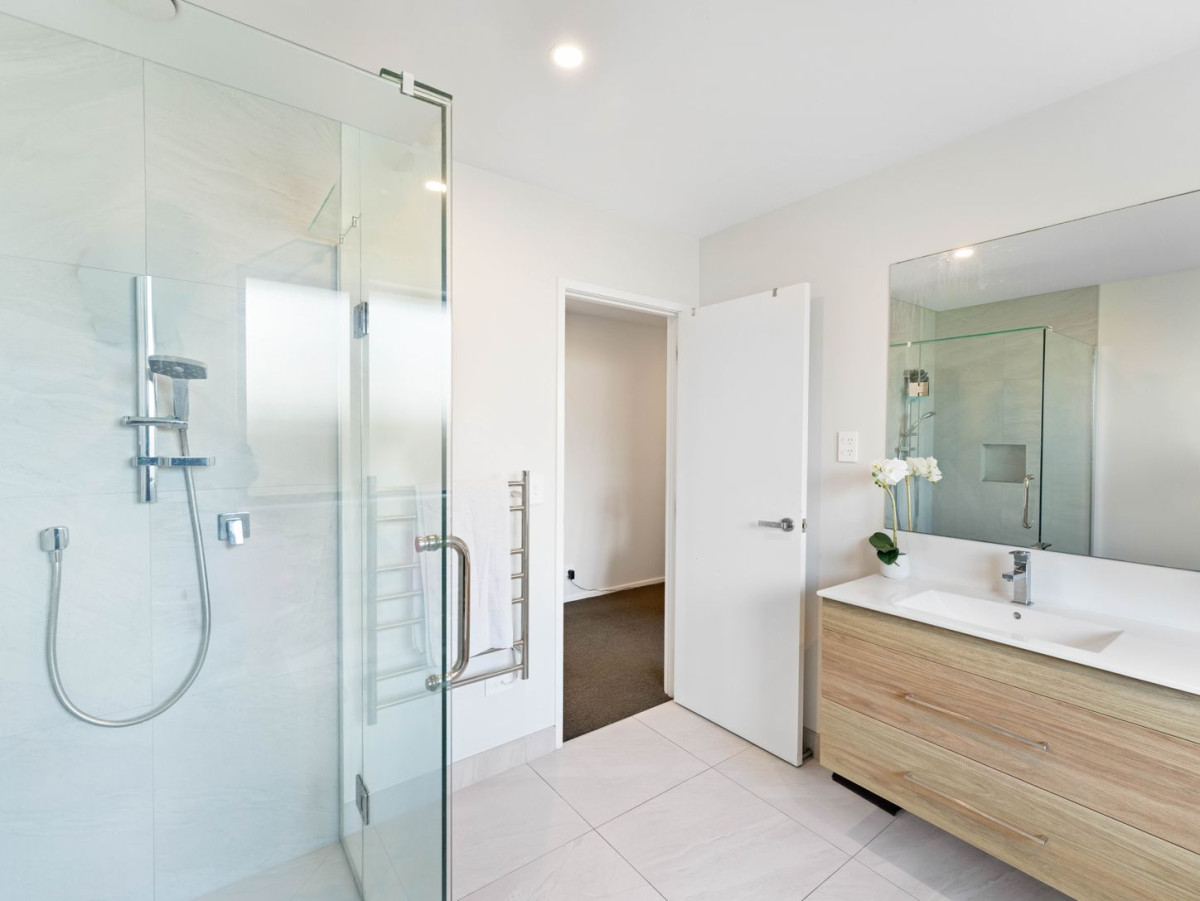 Owner cashing out, 472m2 section, Brick and tile 4 beds 2 baths house with double garage, 25 Dumas Place, Papakura, Auckland