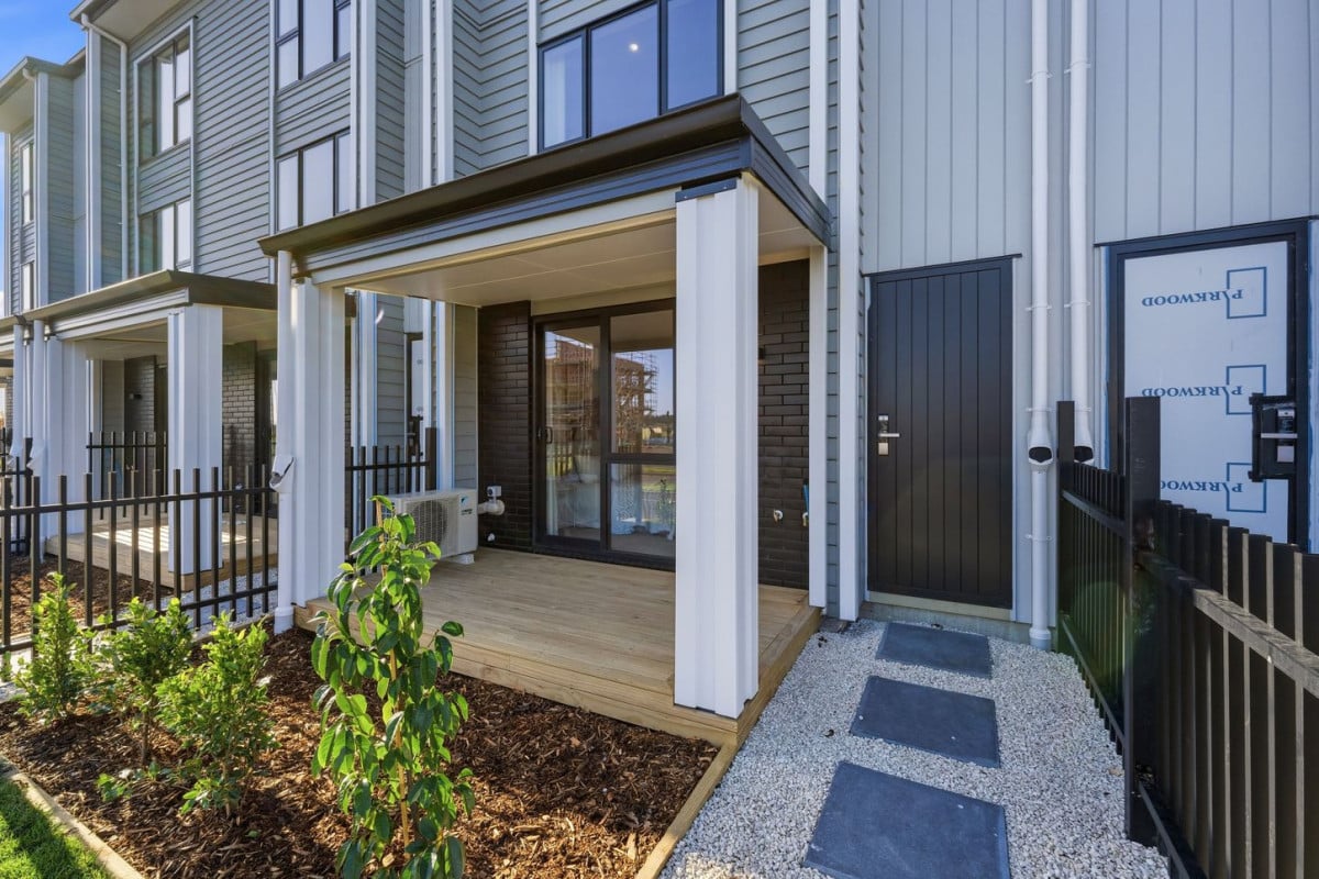 Freehold 5 beds (3 ensuites) 4 baths home with car park, 8/157 Bremner Road, Karaka, Auckland