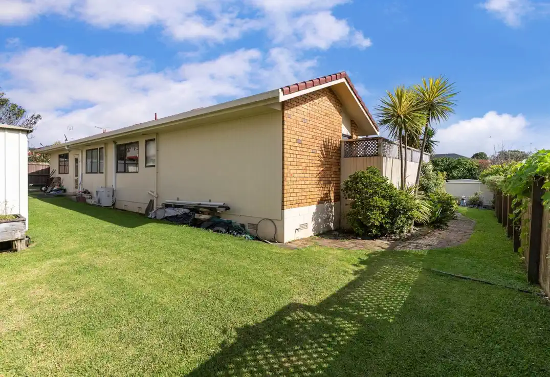 For rent, No pets, no smokers, 3 beds 2 baths house with double garage, available from 14th August, 16 Hayes Place, Half Moon Bay, Auckland