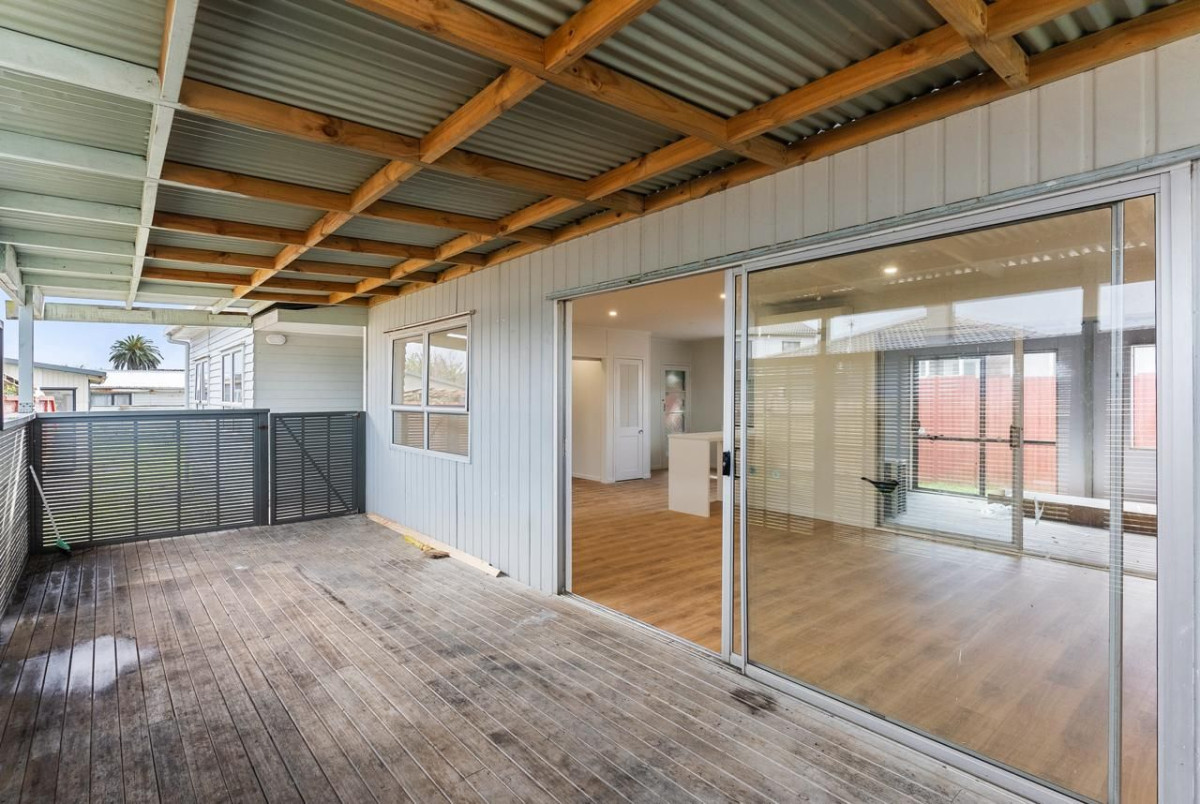 688m2 section, Renovated 3 beds 1 bath house, Double garage has been converted into two extra rooms, 32 Idlewild Avenue, Mangere, Auckland