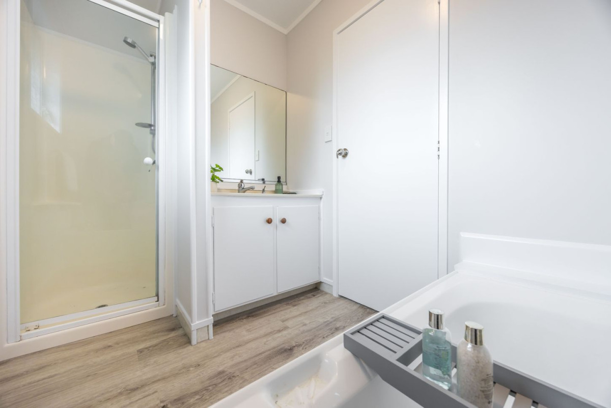 958m2 section, 4 beds + study 2 baths house with double garage, 37 Onedin Place, Titirangi, Auckland