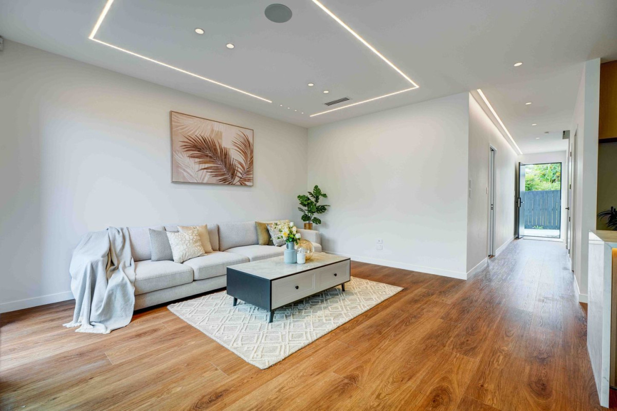 Must Sell, All Offers Considered, Double Westlake High School Zone, 174m2 4 beds + multi-purpose room 3 baths home with garage, 5/7 Alma Road, Milford, Auckland