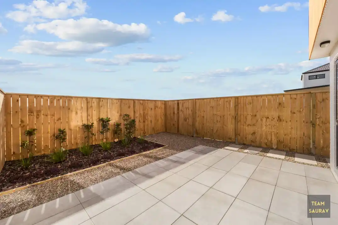 For rent, No Pet, No smoker, 2 beds 1.5 baths townhouse with car park, Available now, 18 Kaititiko Road, Karaka, Auckland