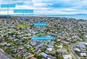 Westlake school zone, Brick and tile 4 beds + study room 2 baths house with double garage, 2/121 Forrest Hill Road, Forrest Hill, Auckland