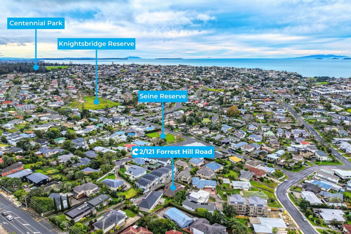 Westlake school zone, Brick and tile 4 beds + study room 2 baths house with double garage, 2/121 Forrest Hill Road, Forrest Hill, Auckland