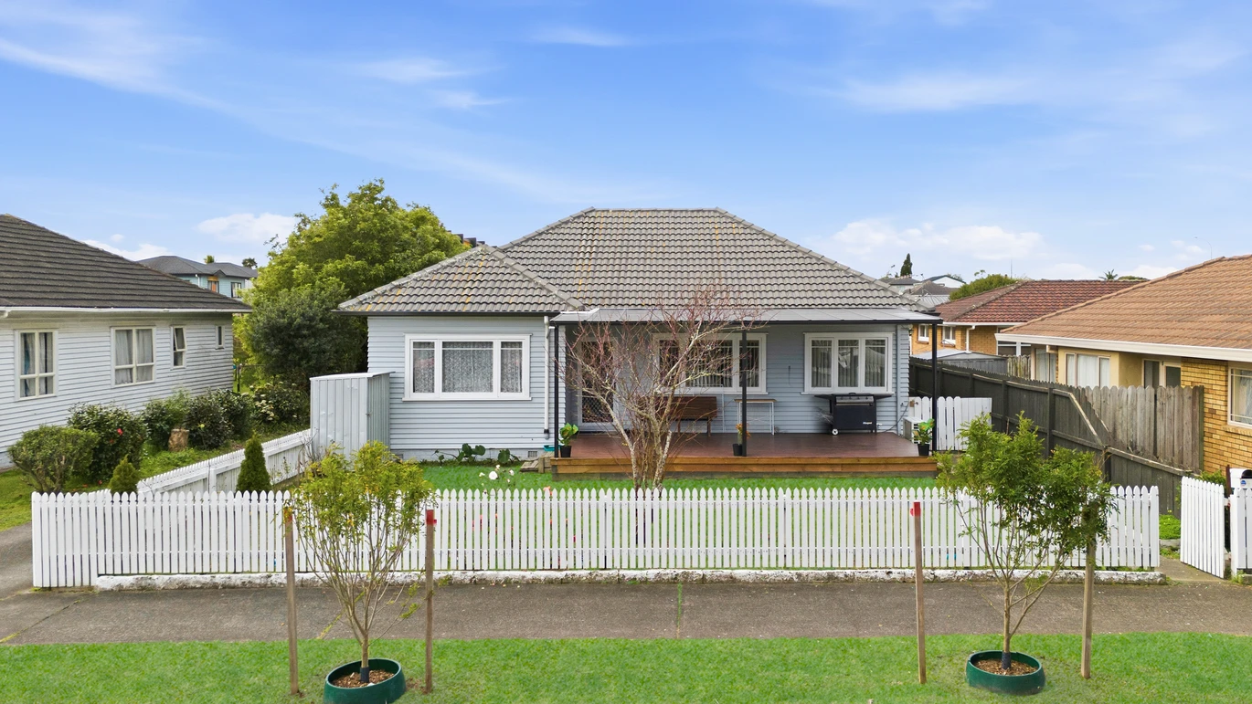 Owners Have Bought – Must Sell, Ignore CV! 3 Bedroom + Study | 1 Bath | 5 Car Parks, 1/5 Allen Avenue Papatoetoe, Auckland