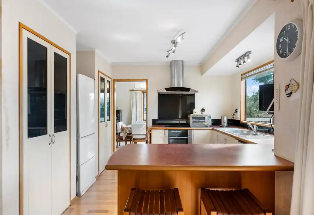 For rent, No pets, no smokers, 3 beds 2 baths house with double garage, available from 14th August, 16 Hayes Place, Half Moon Bay, Auckland