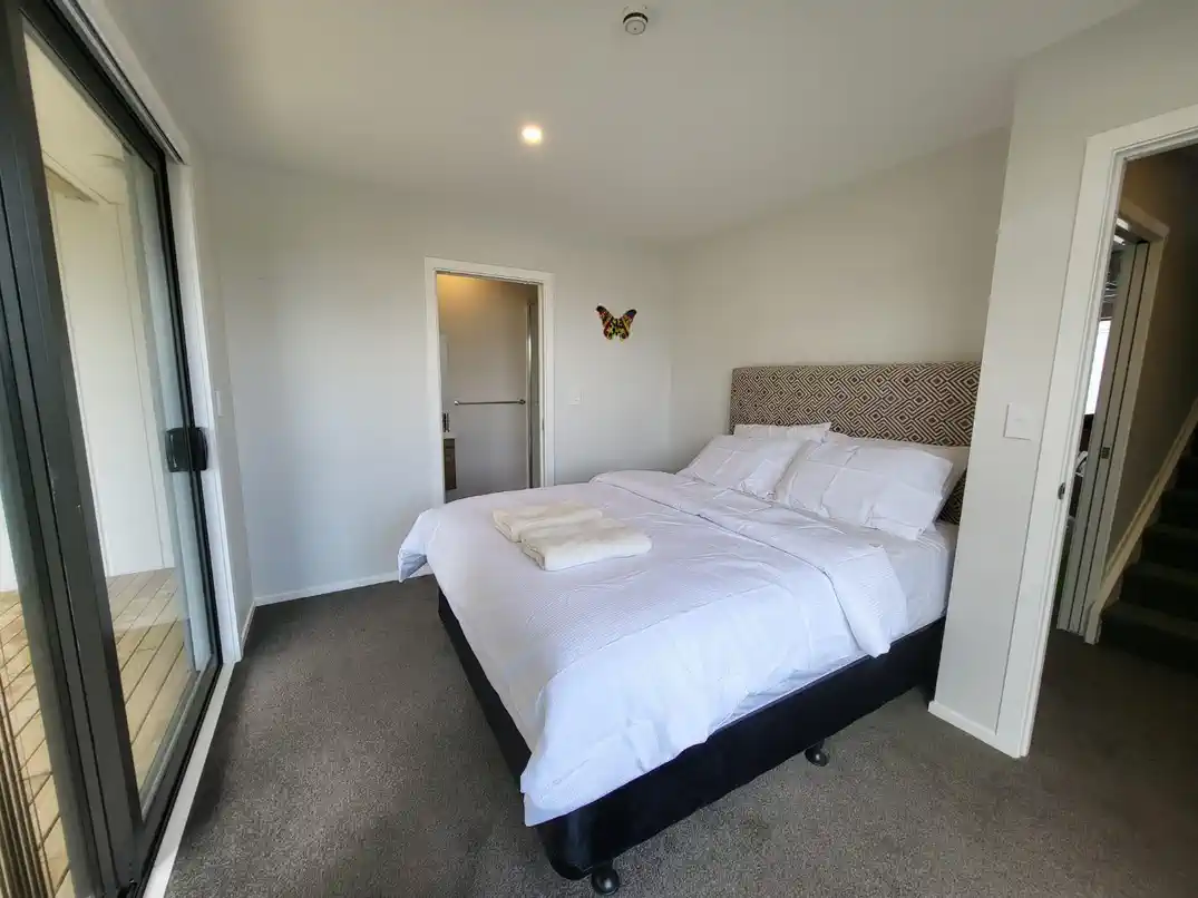 For rent, 3 beds 2 baths townhouse with garage, Available from 26th August, 1 Pukakaho Lane, Papatoetoe, Auckland