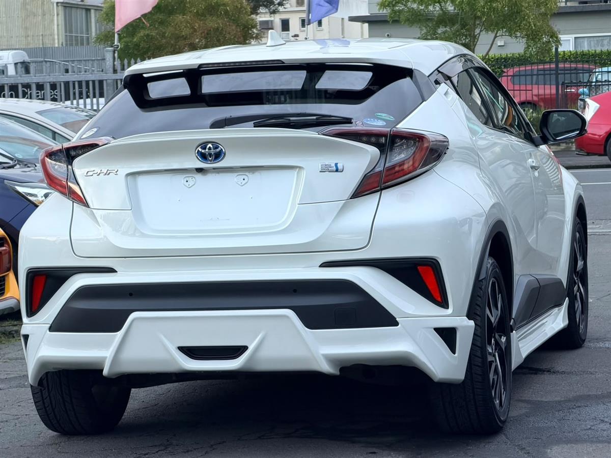 2017 Toyota C-HR G PACKAGE**BODY KIT RV/SUV Automatic, Hybrid, 1,797 cc, 83,198 km