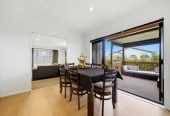 Westlake school zone, Brick and tile 4 beds + study room 2 baths house with double garage, 2/121 Forrest Hill Road, Forrest Hill, Auckland