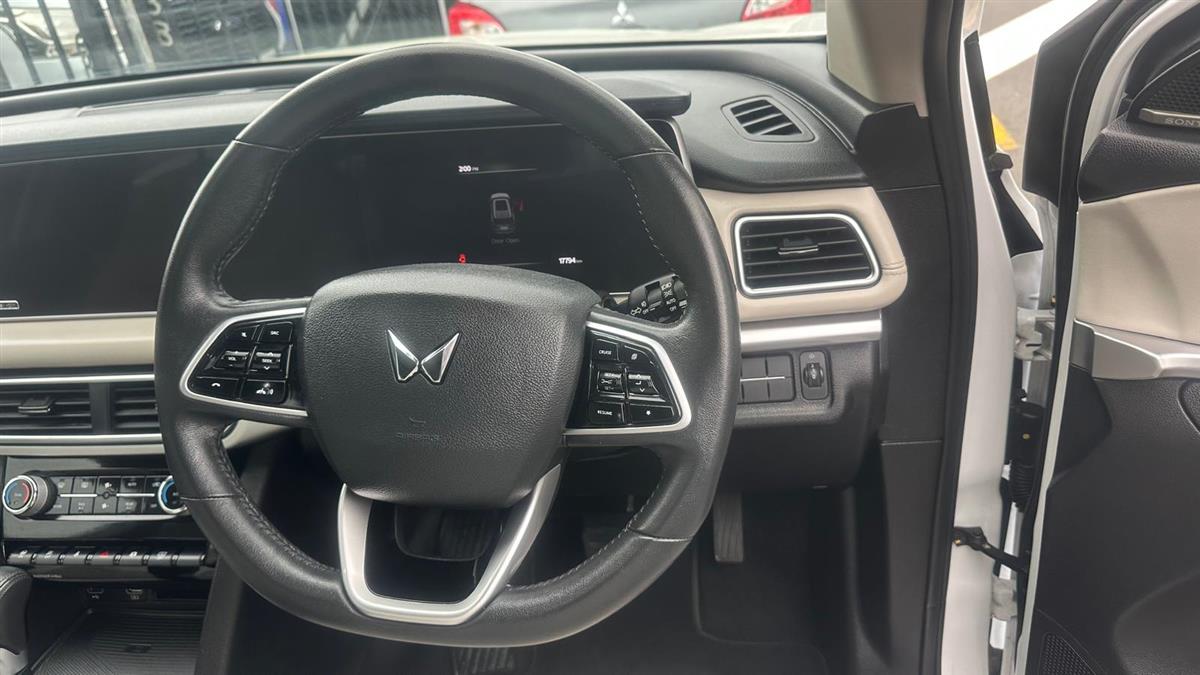 2023 Mahindra XUV700 AX7 XUV700 Van Automatic, 7 seats, 1,997 cc, 17,794 km