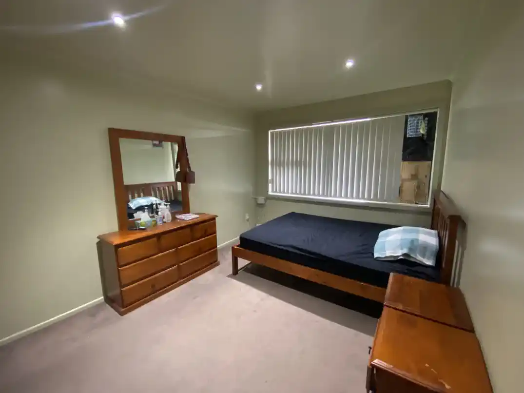 For rent, Fully furnished 3 beds 1 bath unit with 2 car parks, Available from 16th September, 1/24 Atkinson Avenue, Otahuhu, Auckland