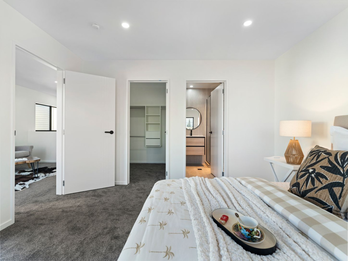 Brandnew 4 beds 3.5 baths home with garage, 5/35 Royton Avenue, Mangere East, Auckland