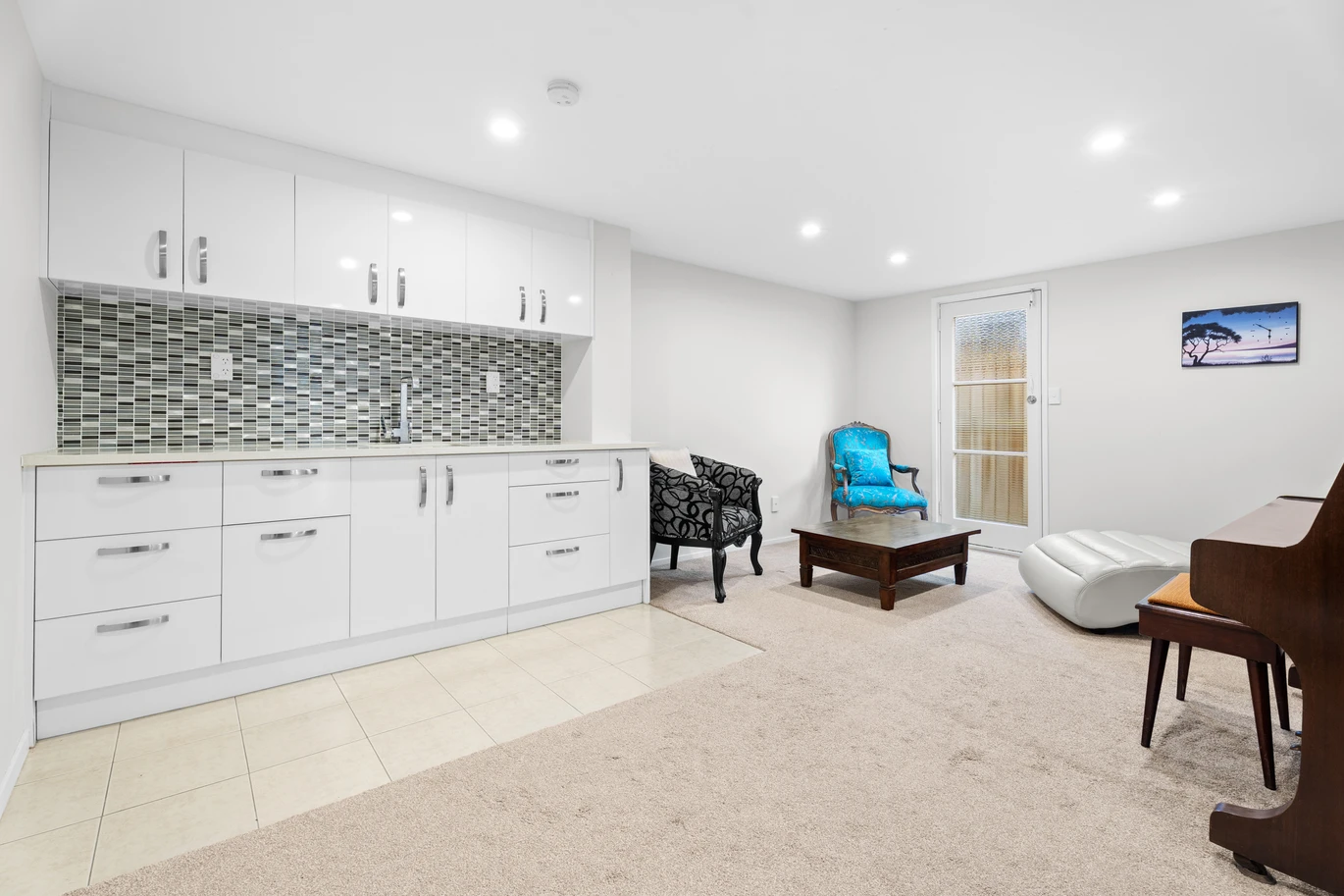 574m2 section, 5 beds 2 baths house with double garage, 19 Kendrick Place Blockhouse Bay, Auckland