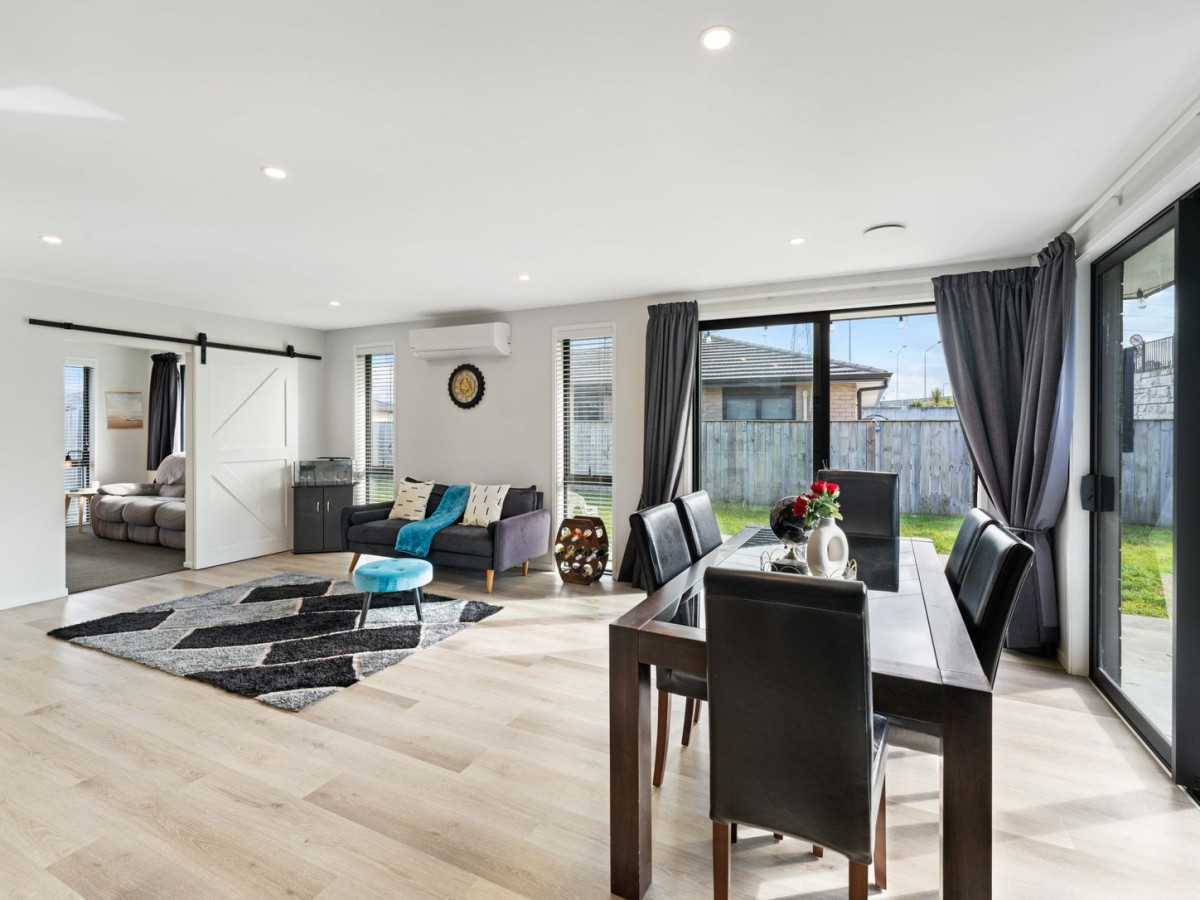 Owner cashing out, 472m2 section, Brick and tile 4 beds 2 baths house with double garage, 25 Dumas Place, Papakura, Auckland