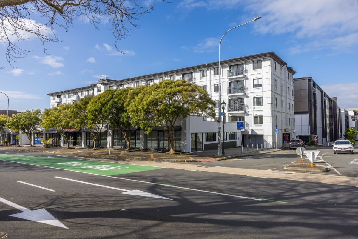 Triple Grammar school zone (AGS, AGGS, MAGS), 80m2 Freehold 2 beds 2 baths apartment with car park, 2M/160 Symonds Street, Grafton, Auckland