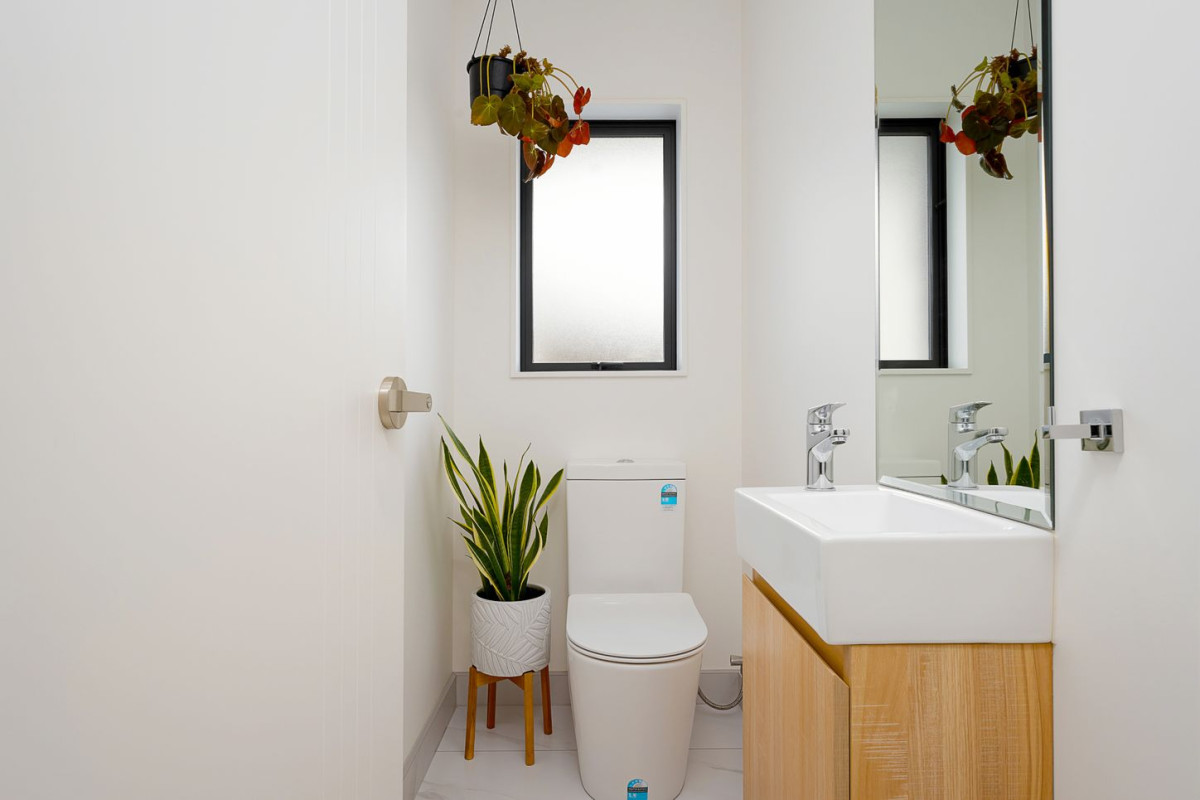 Standalone 3 beds 2.5 baths home with garage, 14E Kelwyn Road, Kelston, Auckland