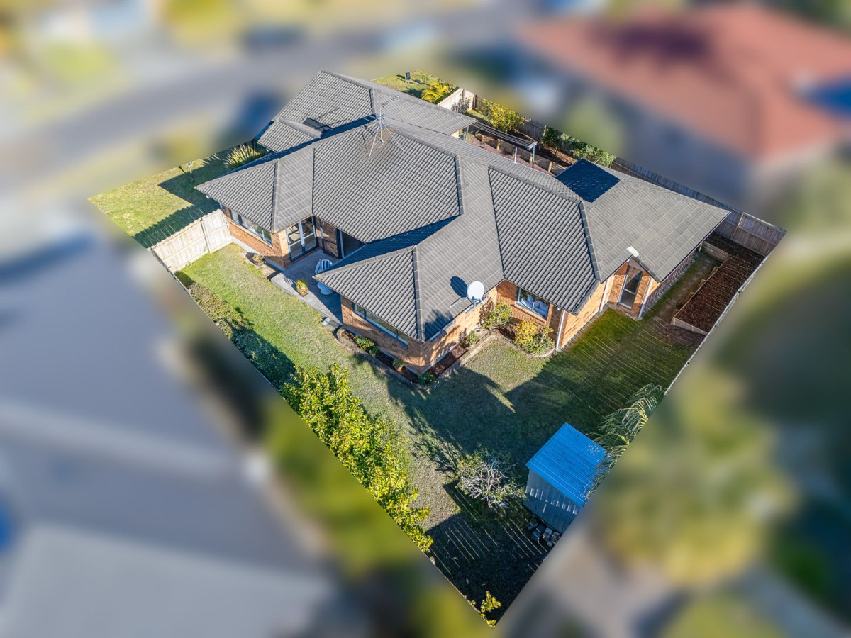 Deceased Estate For Sale After 21 Years, 580m2 section, Brick and tile 4 beds 2 baths house with double garage, 7 Fairford Avenue, Henderson, Auckland